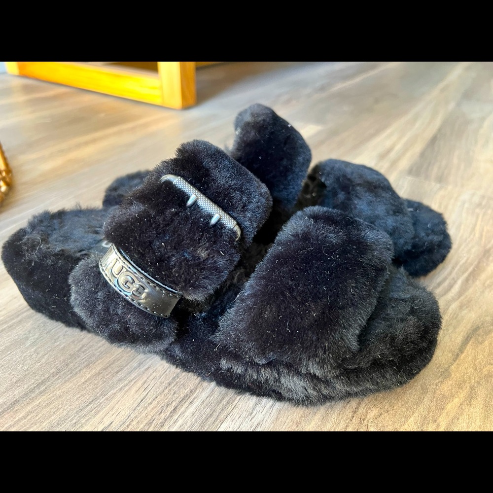 **SOLD** Ugg fluff yeah slide